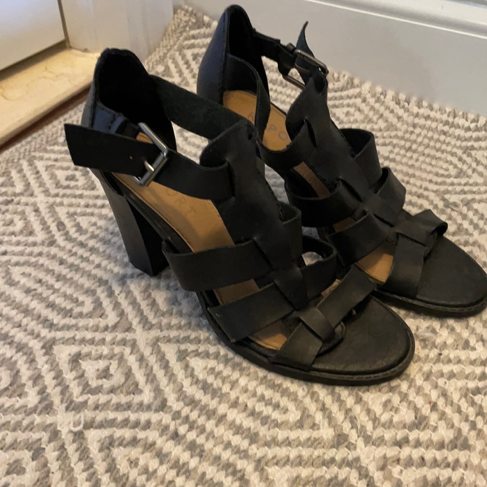 Report sandal black size 8